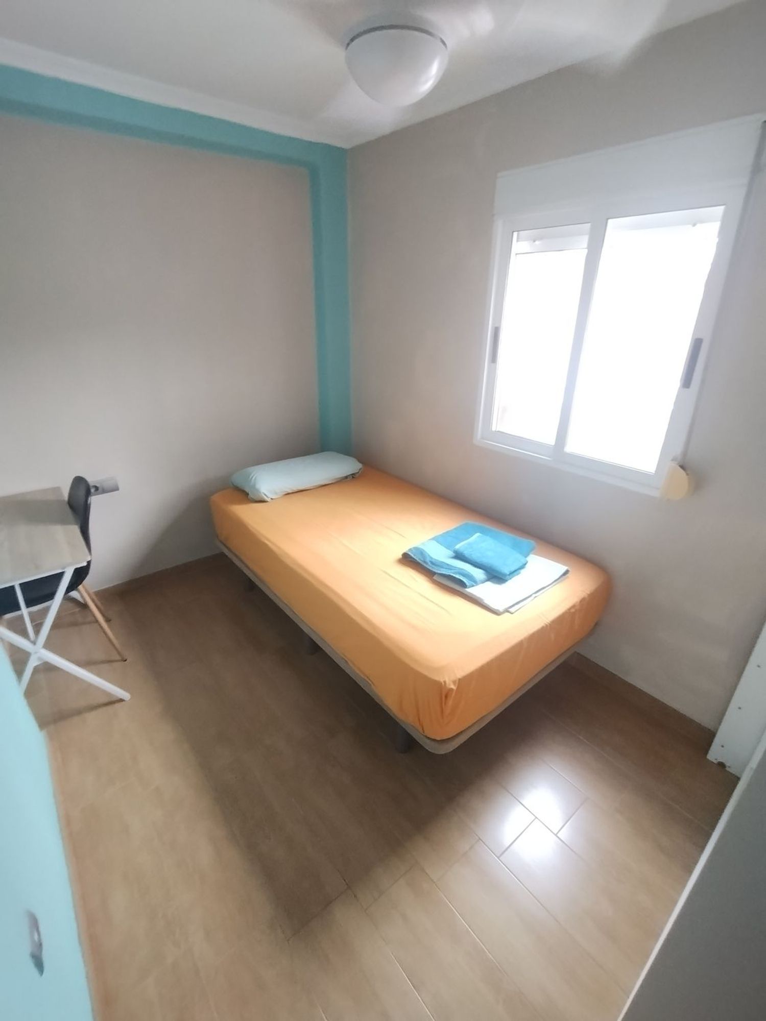 Spacious apartment with balcony and terrace in Mislata