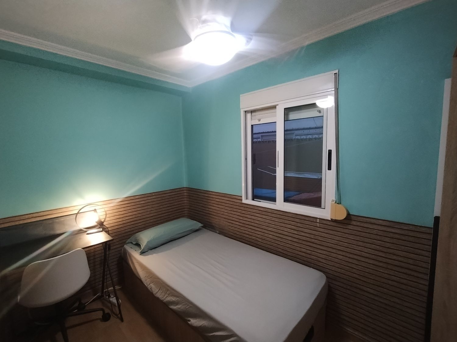 Spacious apartment with balcony and terrace in Mislata
