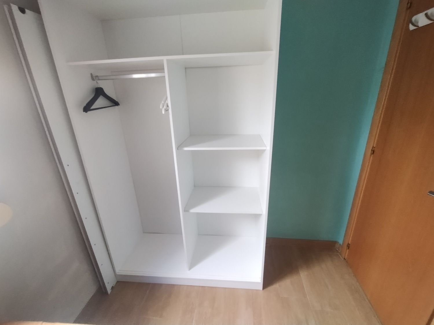 Spacious apartment with balcony and terrace in Mislata