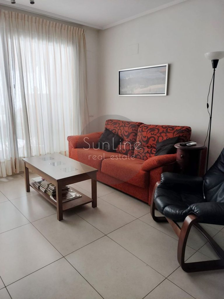 Apartment with swimming pool and paddle court near the sea