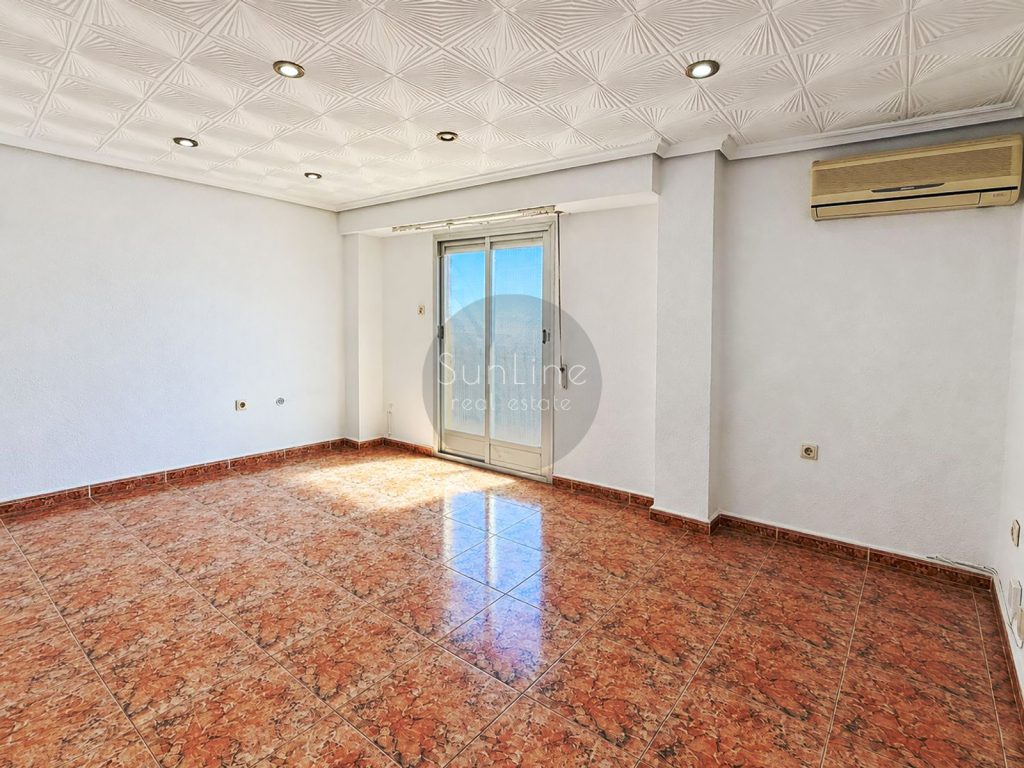 3-bedroom apartment with balcony in the center of Xirivella