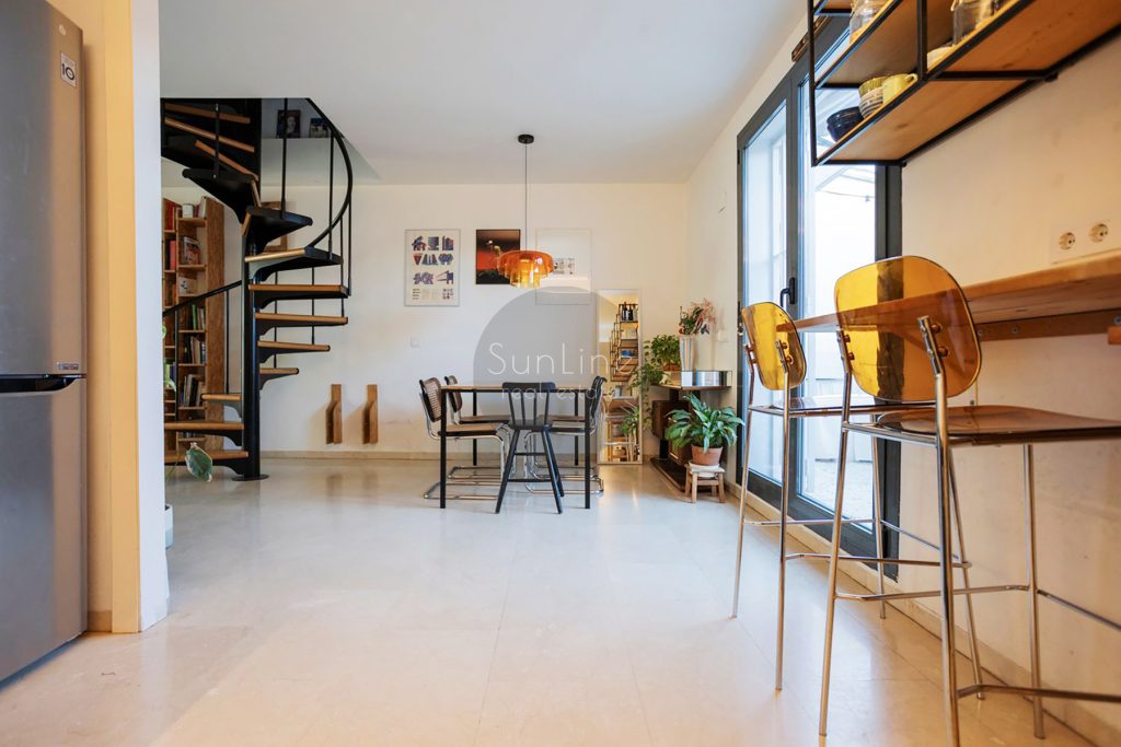 Two-level apartment with 2 bedrooms near Mercado Central