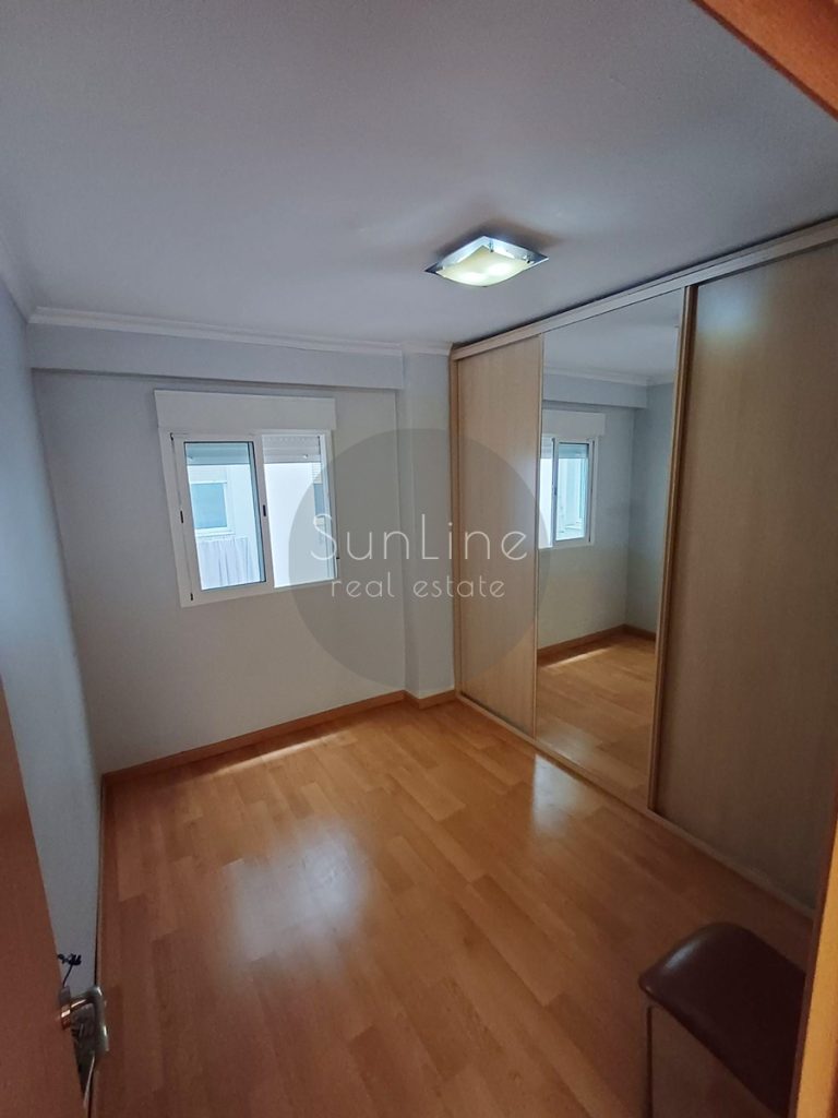 Three-bedroom apartment near Valencia center