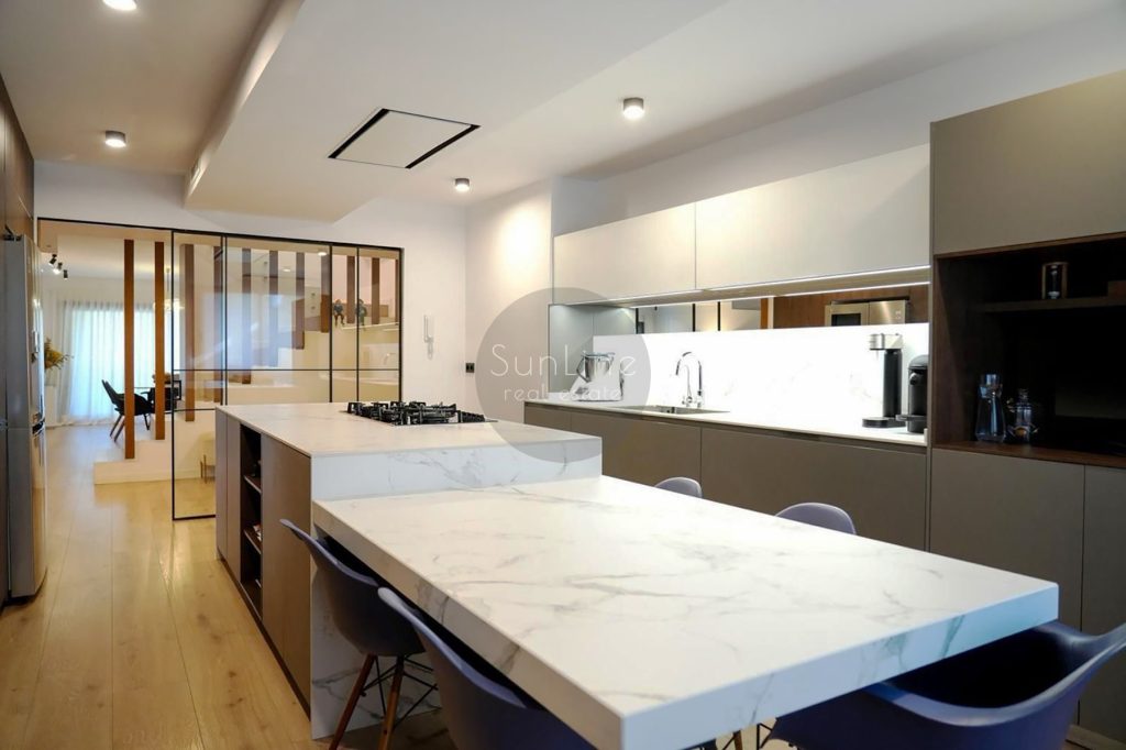 Exclusive duplex 260 m² for rent in Santa Bárbara