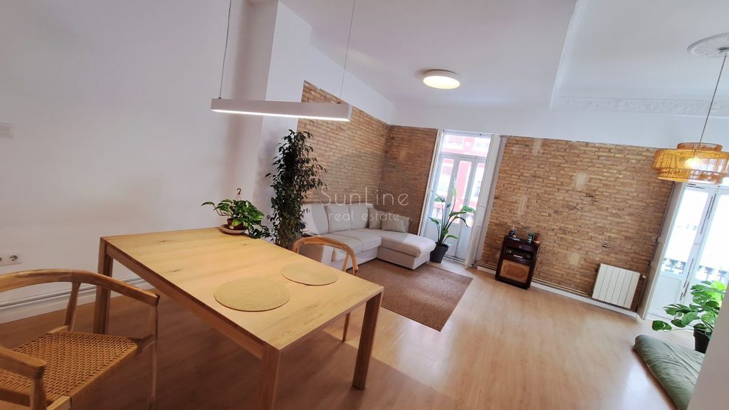 Bright apartment with a balcony near Turia Gardens in Gran Vía
