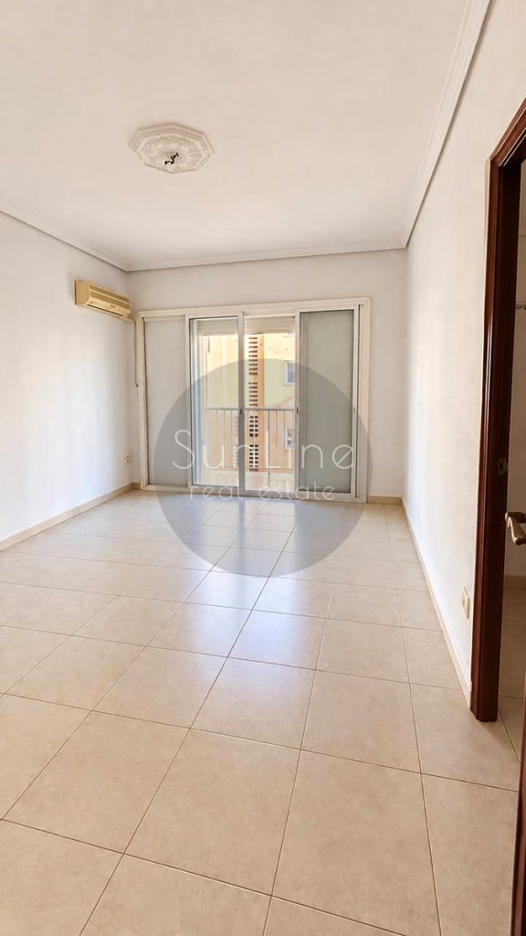 Spacious apartment with 4 bedrooms and a balcony near Valencia’s waterfront