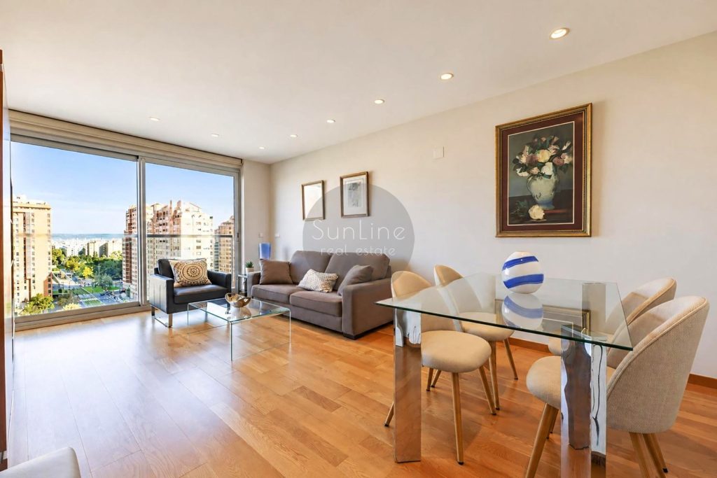 Modern apartment with pool, garage and storage room in Valencia