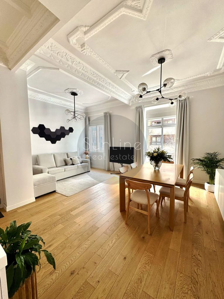 Luxurious apartment with high ceilings in the L’Eixample district
