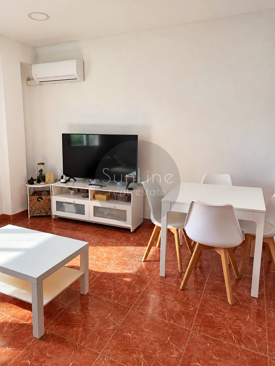 Apartamento amueblado con dos aires acondicionados cerca de Jardín de Ayora