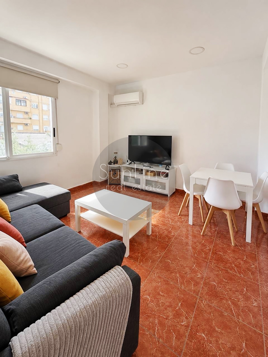 Apartamento amueblado con dos aires acondicionados cerca de Jardín de Ayora