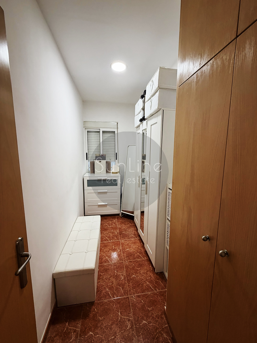 Apartamento amueblado con dos aires acondicionados cerca de Jardín de Ayora