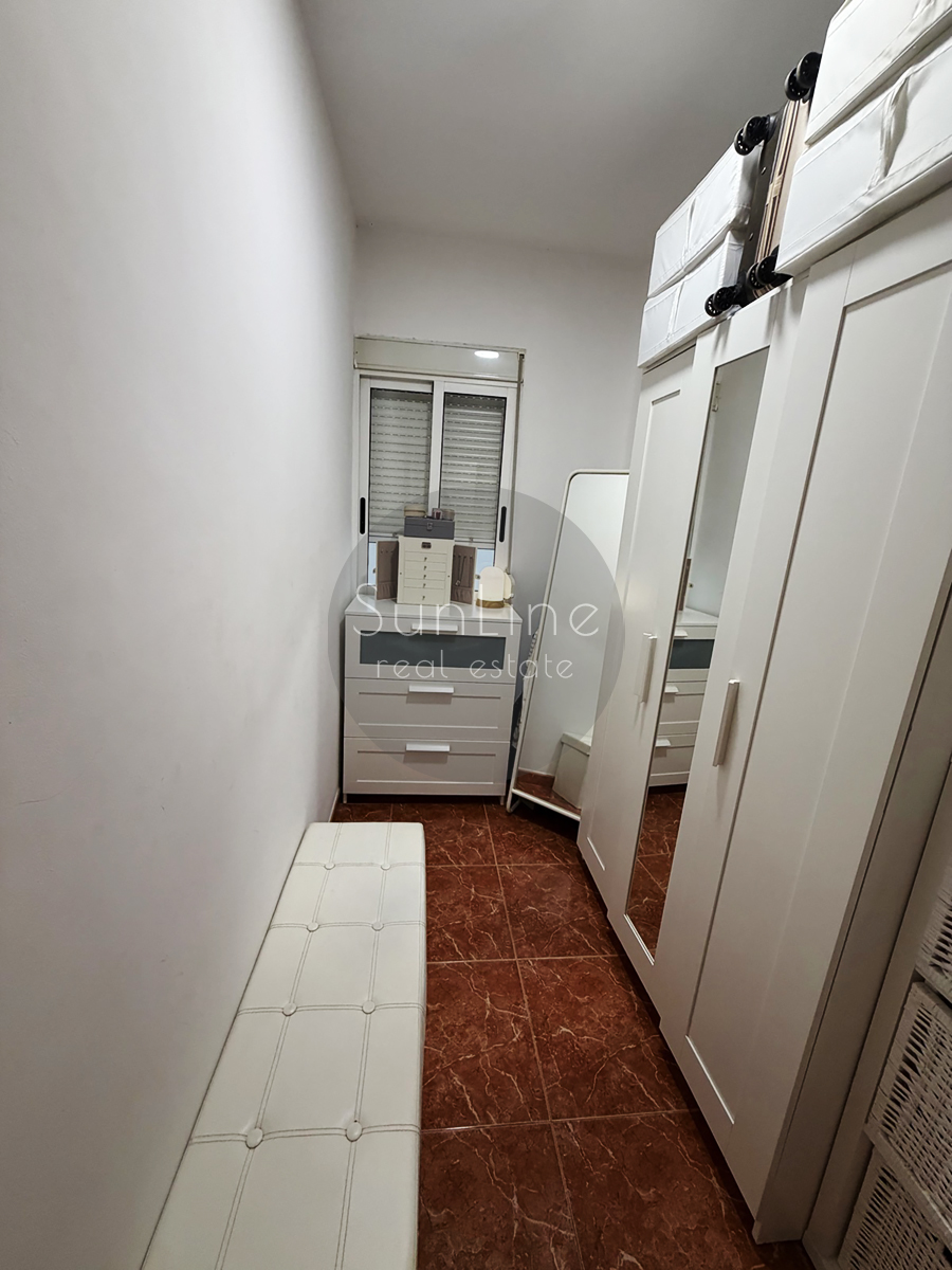 Apartamento amueblado con dos aires acondicionados cerca de Jardín de Ayora
