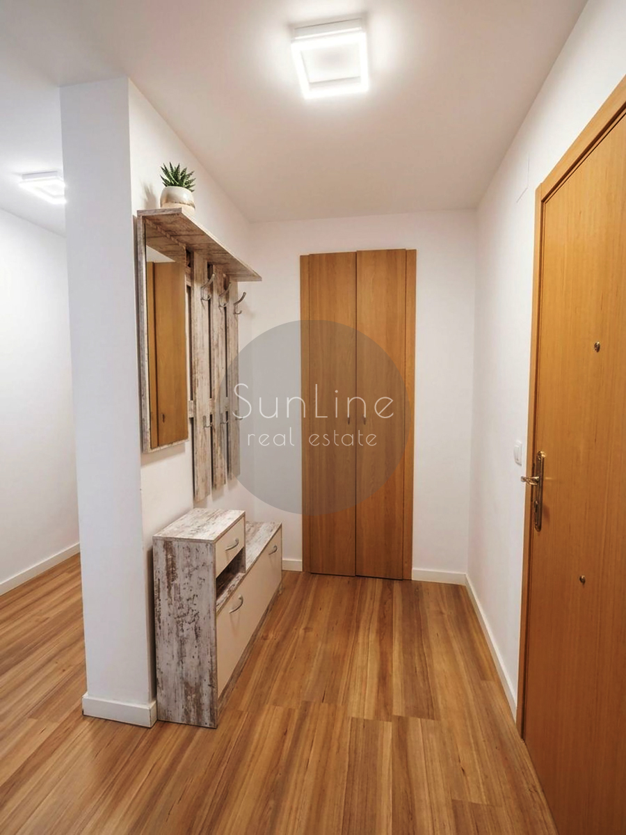 Apartamento reformado con balcón cerca de la estación de metro en Mislata