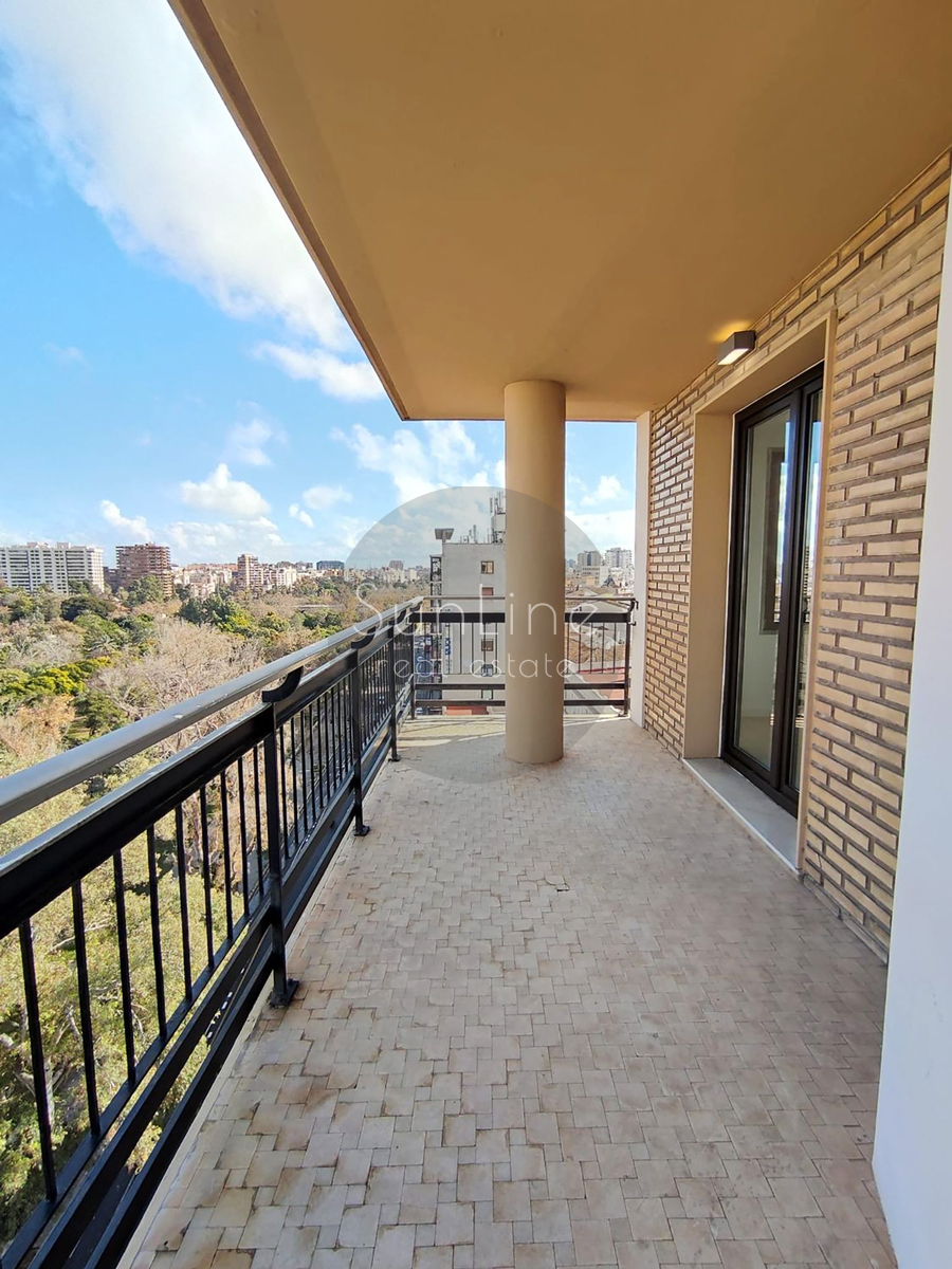 Apartamento con vistas panorámicas a los jardines de Turia en el centro de Valencia