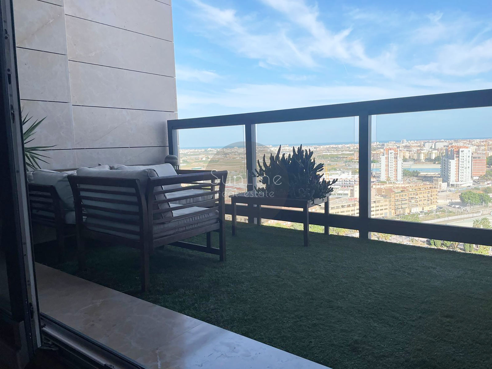 Apartamento dúplex de diseño con piscina en Burjassot