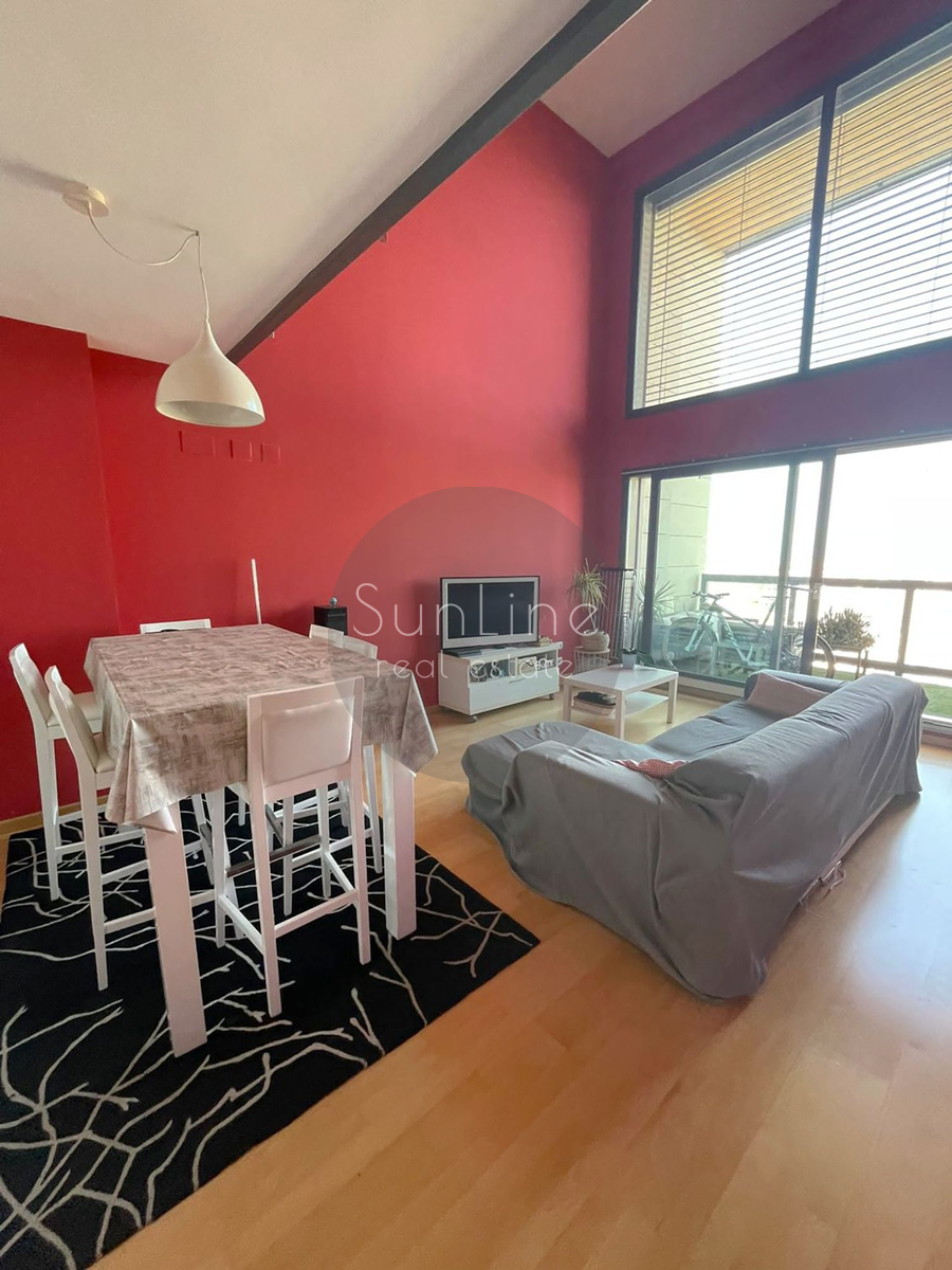 Apartamento dúplex de diseño con piscina en Burjassot