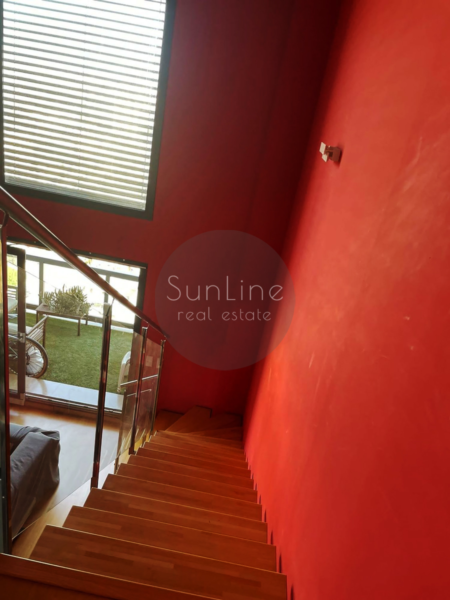 Apartamento dúplex de diseño con piscina en Burjassot