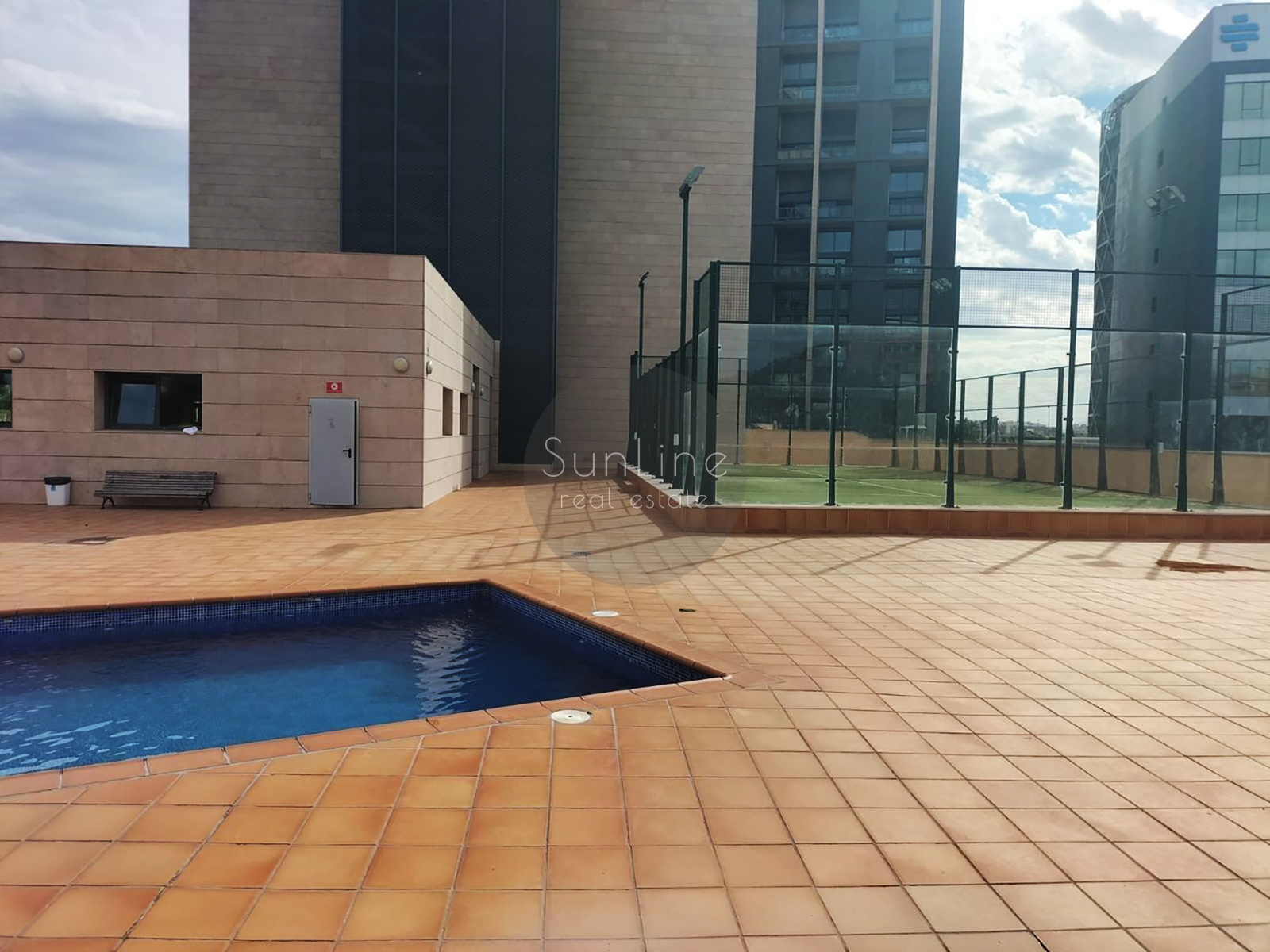 Apartamento dúplex de diseño con piscina en Burjassot