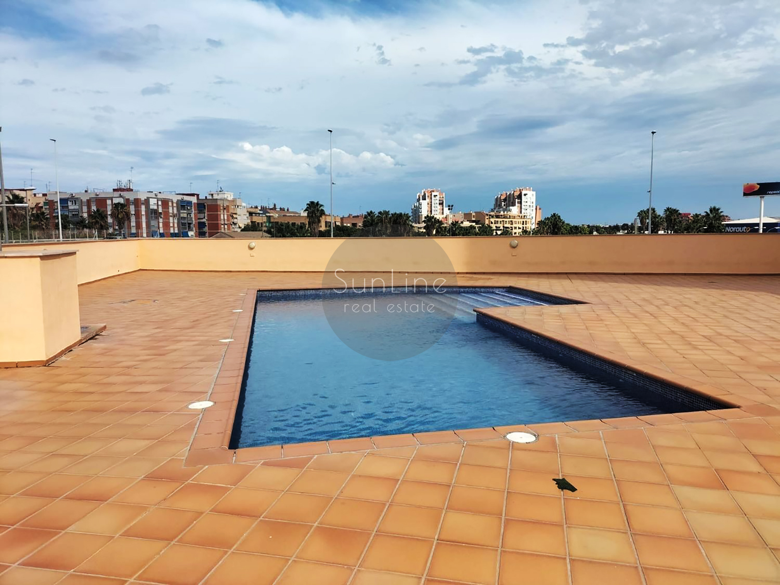 Apartamento dúplex de diseño con piscina en Burjassot