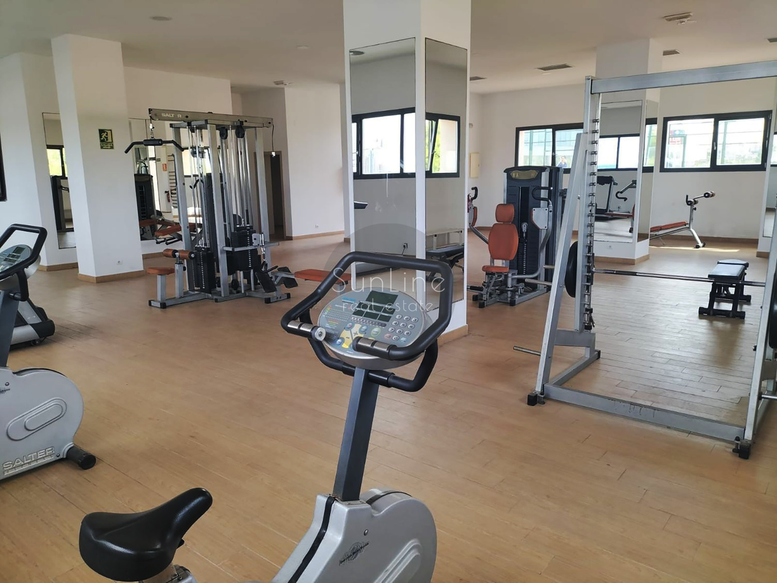 Apartamento dúplex de diseño con piscina en Burjassot