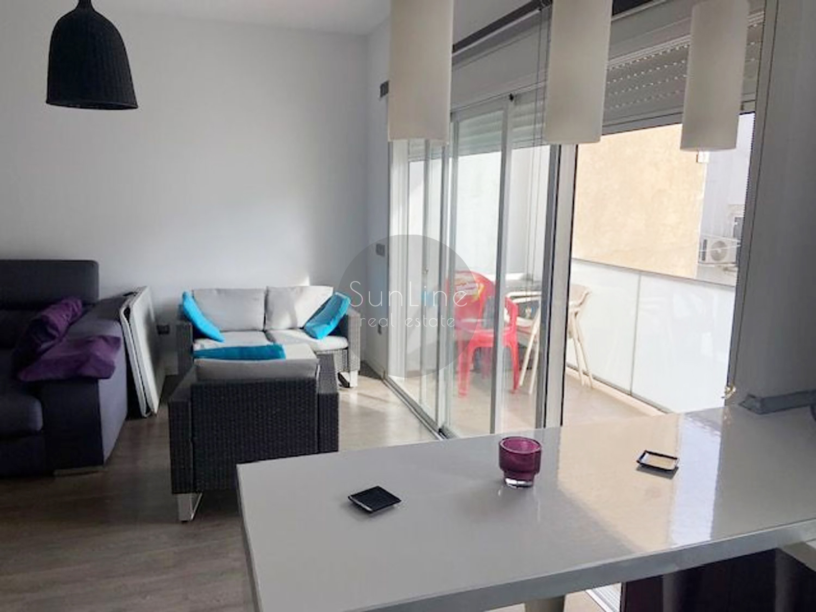 Apartamento con balcón y terraza independiente en la zona de El Botànic
