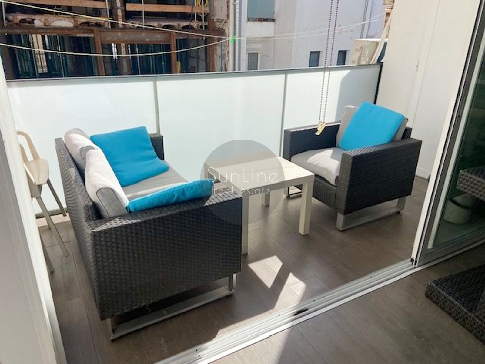 Apartamento con balcón y terraza independiente en la zona de El Botànic