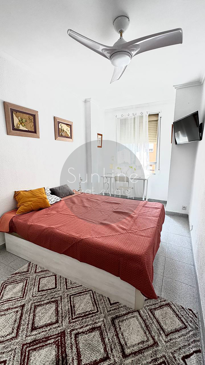 Rent of a furnished apartment with 3 bedrooms and storage room in Quatre Carreres