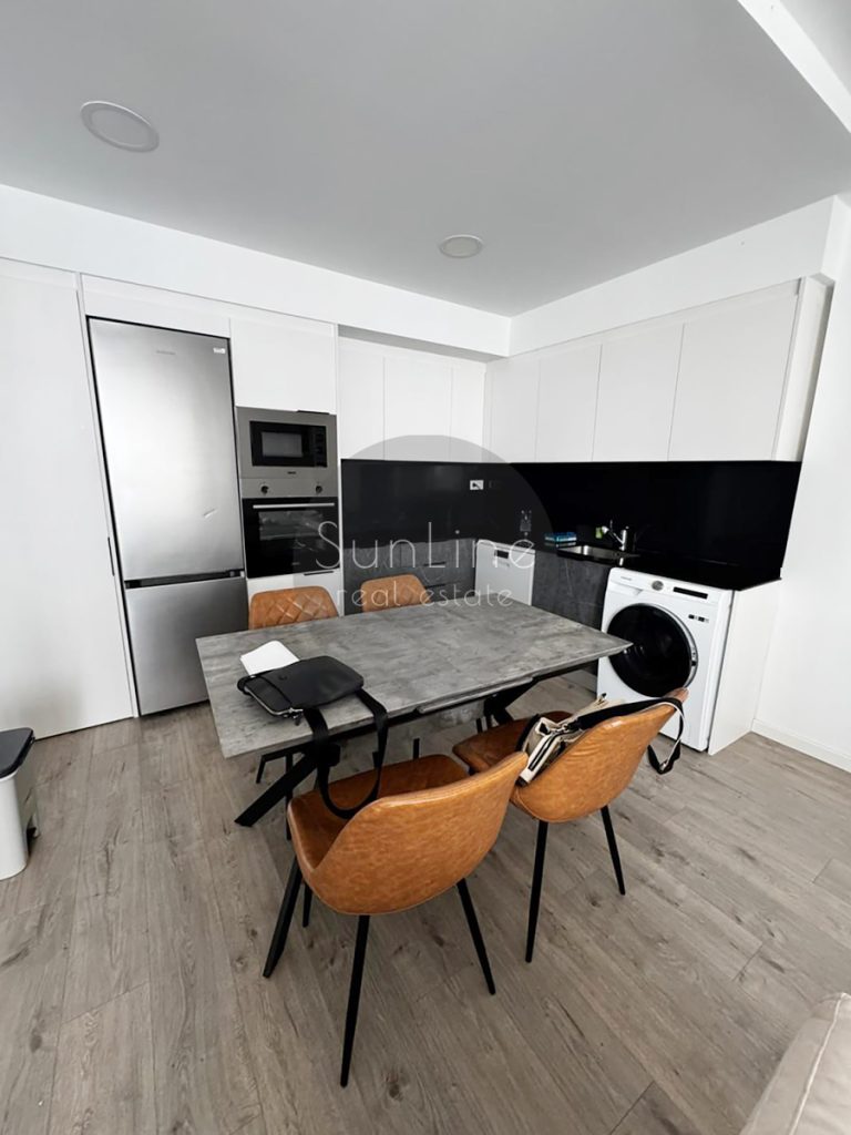 Apartment for rent 83 m² with terrace, pool and padel court in Malilla