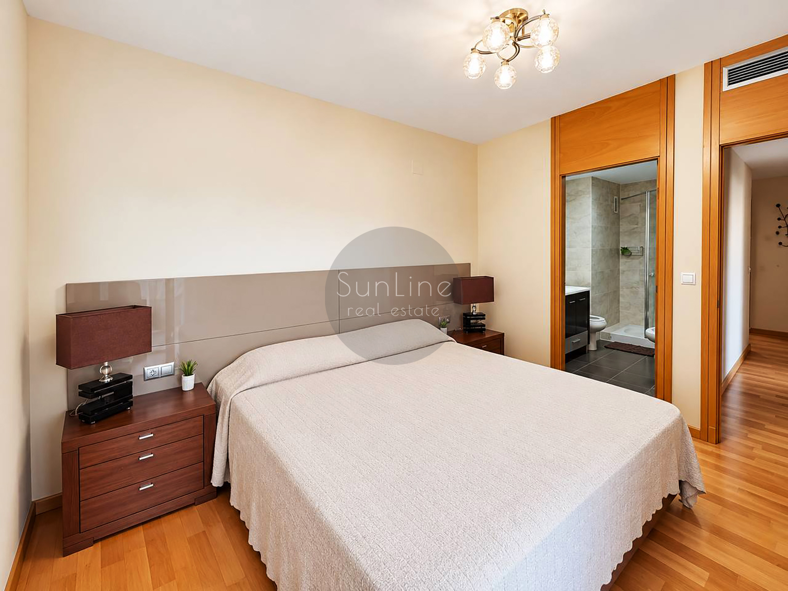 Spacious 3-bedroom apartment with garage and pool in Casas Verdes