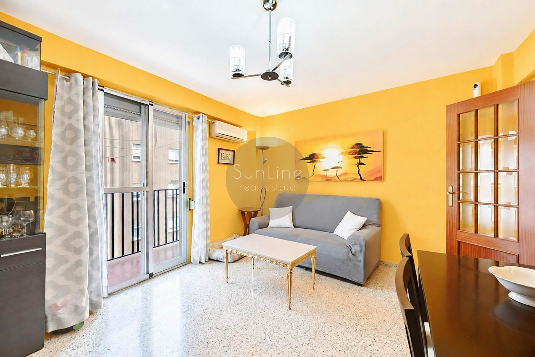 Bright 100 m² apartment with 4 bedrooms, balcony and elevator