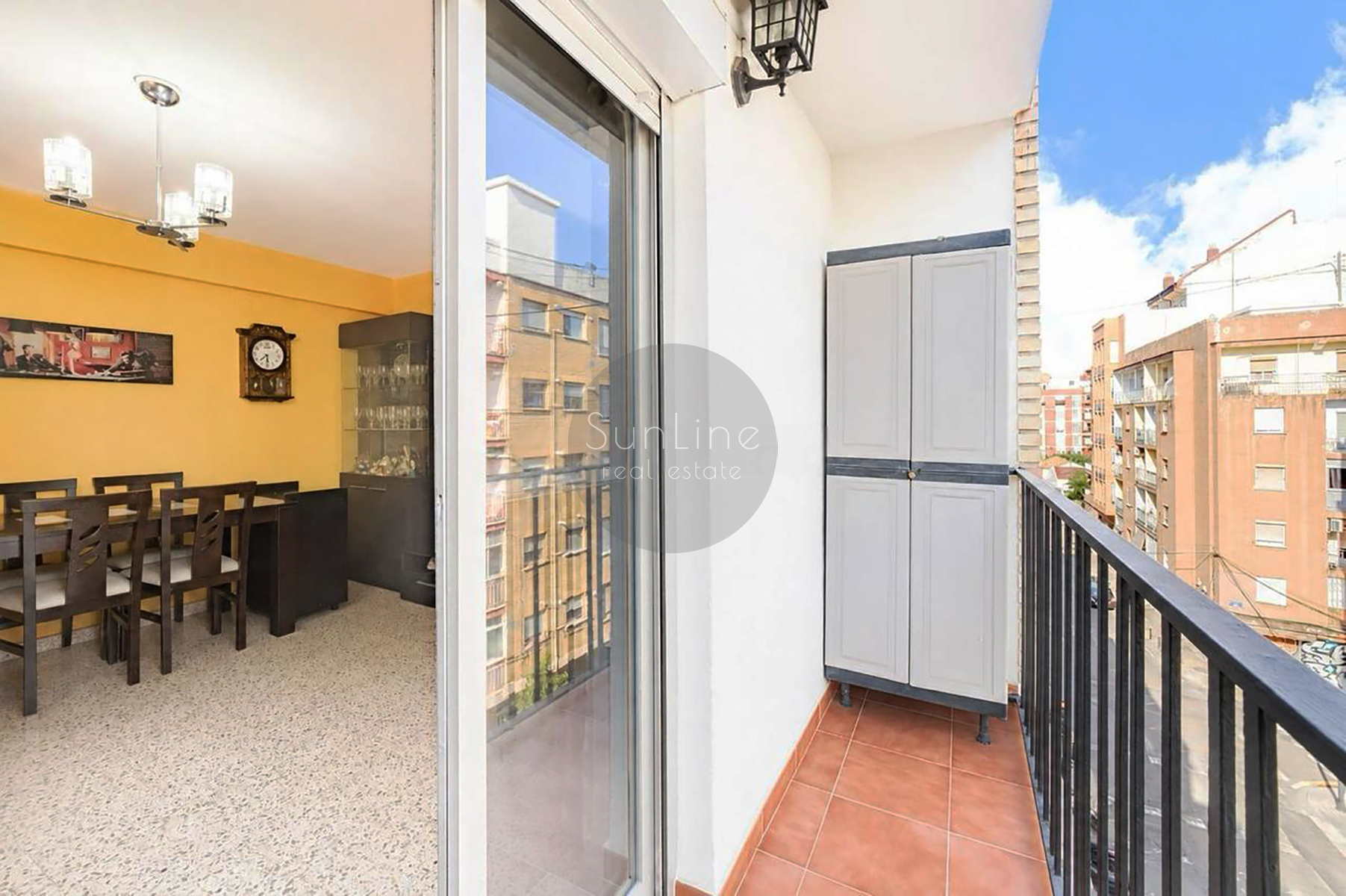 Bright 100 m² apartment with 4 bedrooms, balcony and elevator