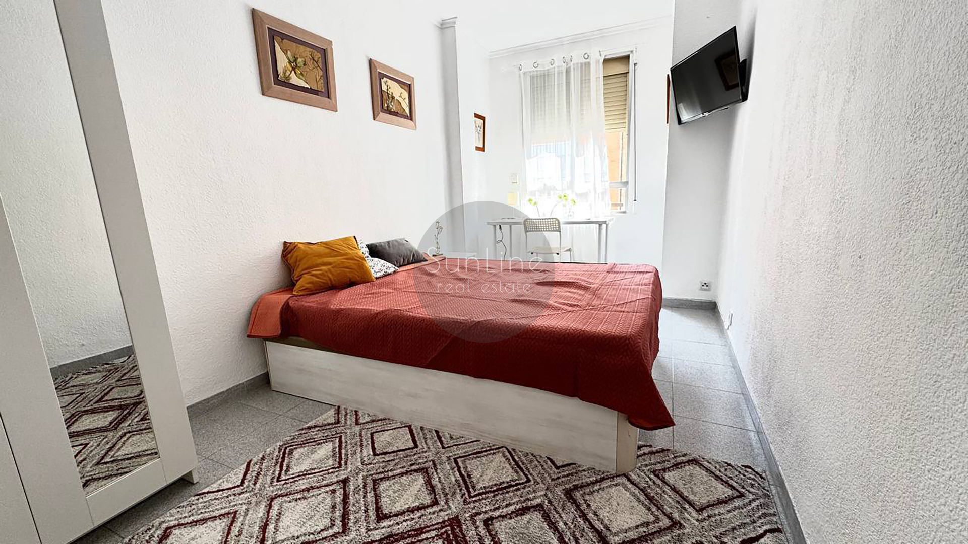 Rent of a furnished apartment with 3 bedrooms and storage room in Quatre Carreres
