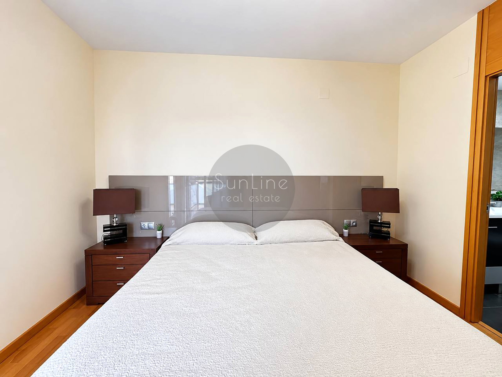 Spacious 3-bedroom apartment with garage and pool in Casas Verdes