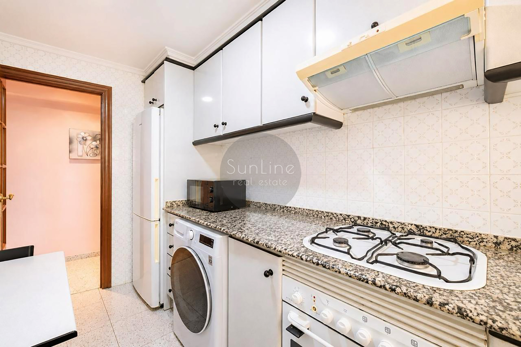 Bright 100 m² apartment with 4 bedrooms, balcony and elevator