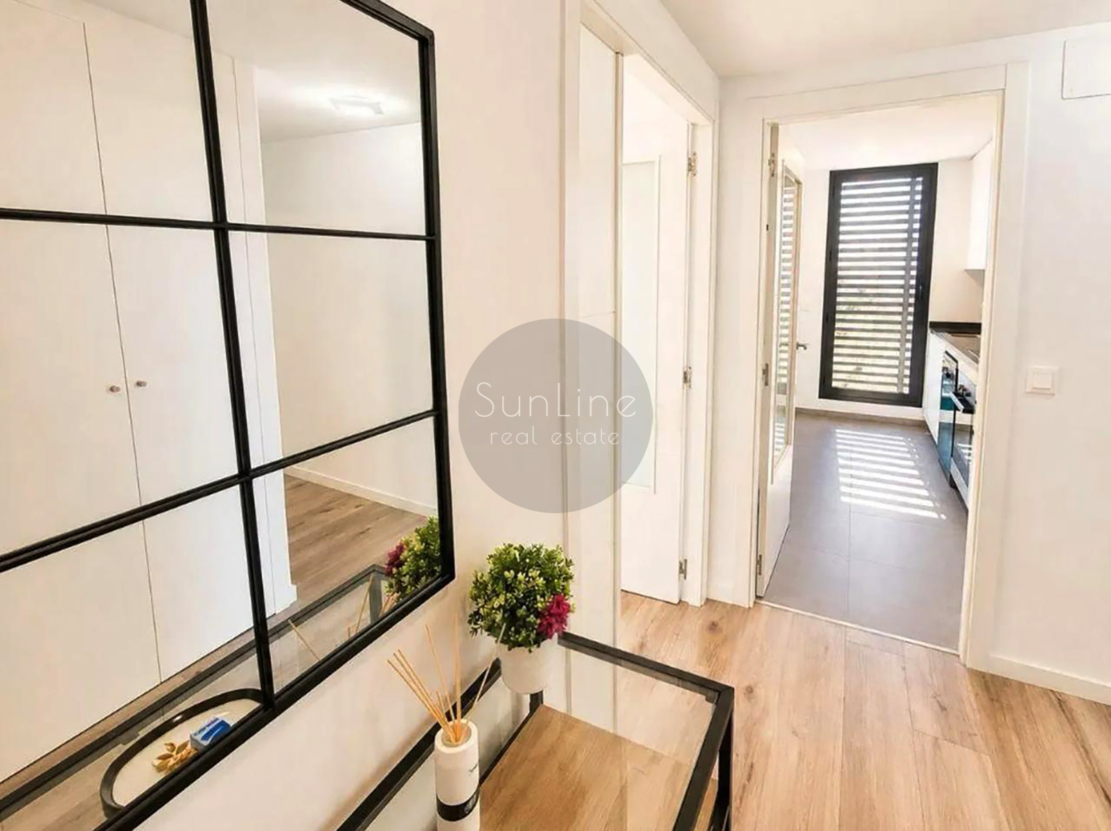 Rent of a modern 3-bedroom apartment with a balcony and view of the City of Arts and Sciences