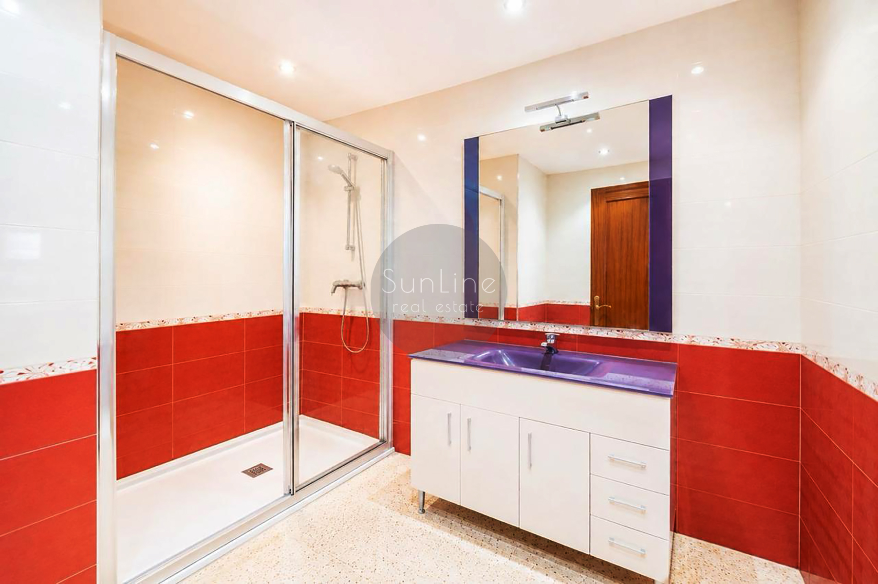 Bright 100 m² apartment with 4 bedrooms, balcony and elevator