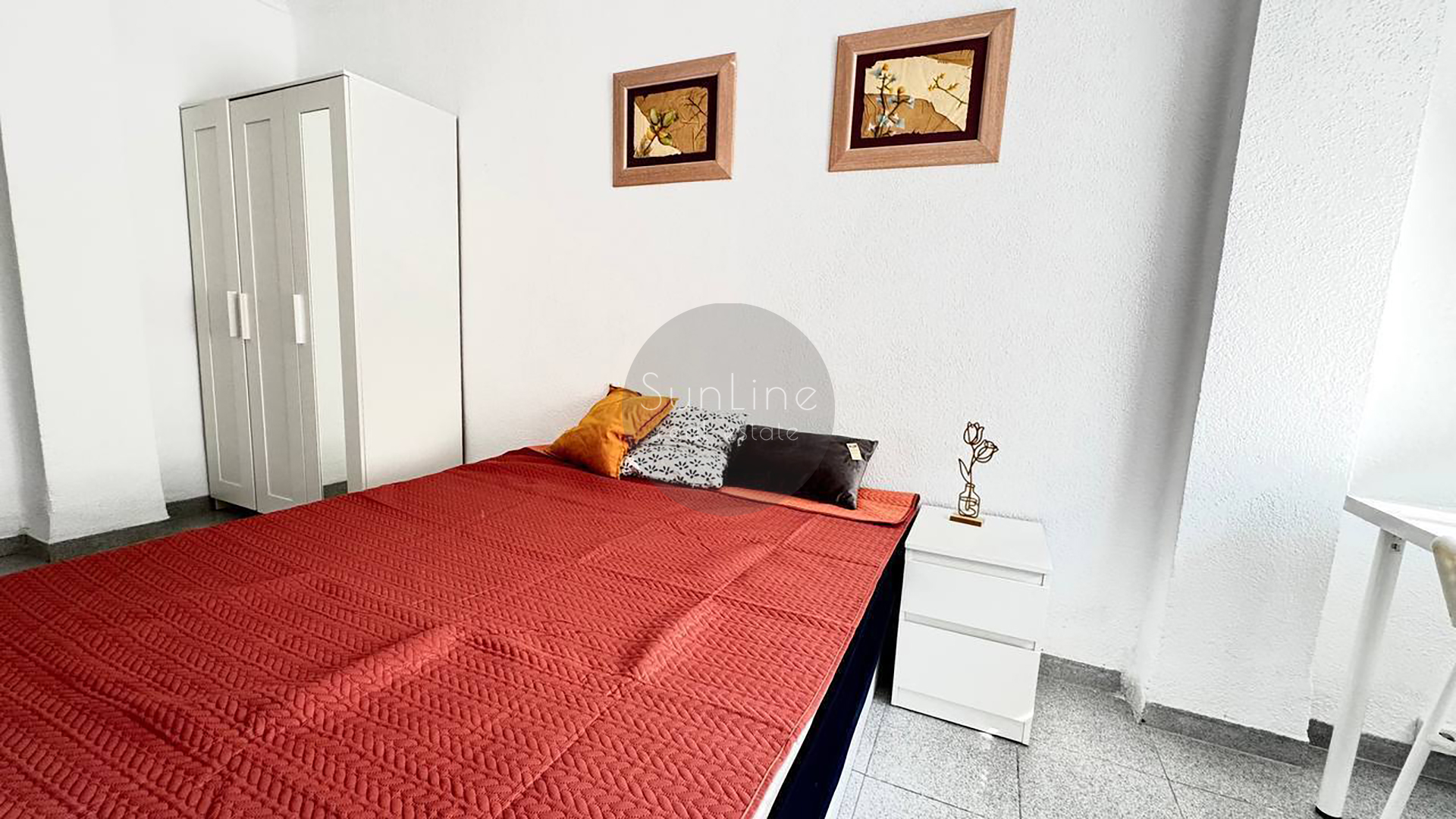 Rent of a furnished apartment with 3 bedrooms and storage room in Quatre Carreres