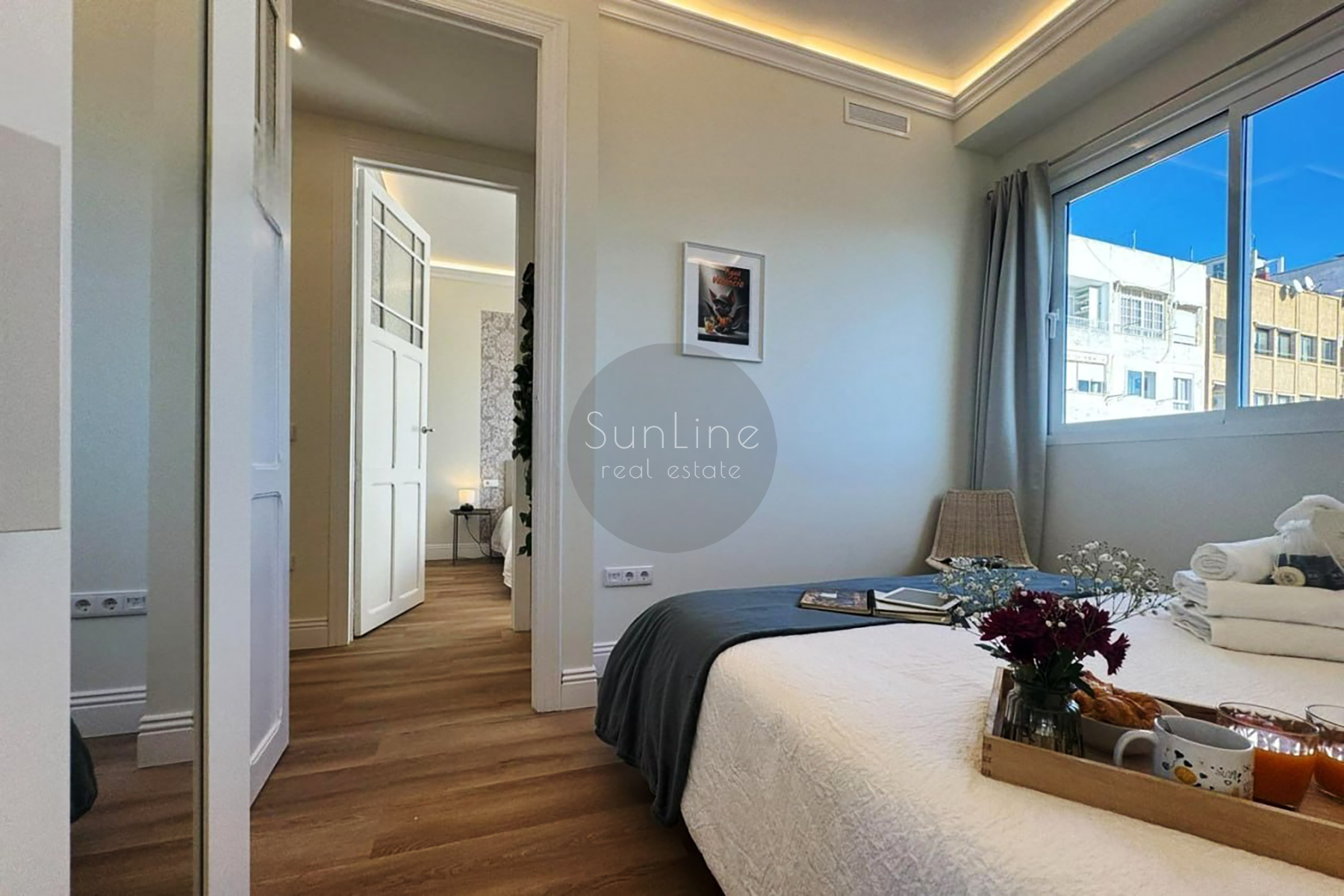 Modern apartment 91 m² with 3 bedrooms and 2 bathrooms in Russafa