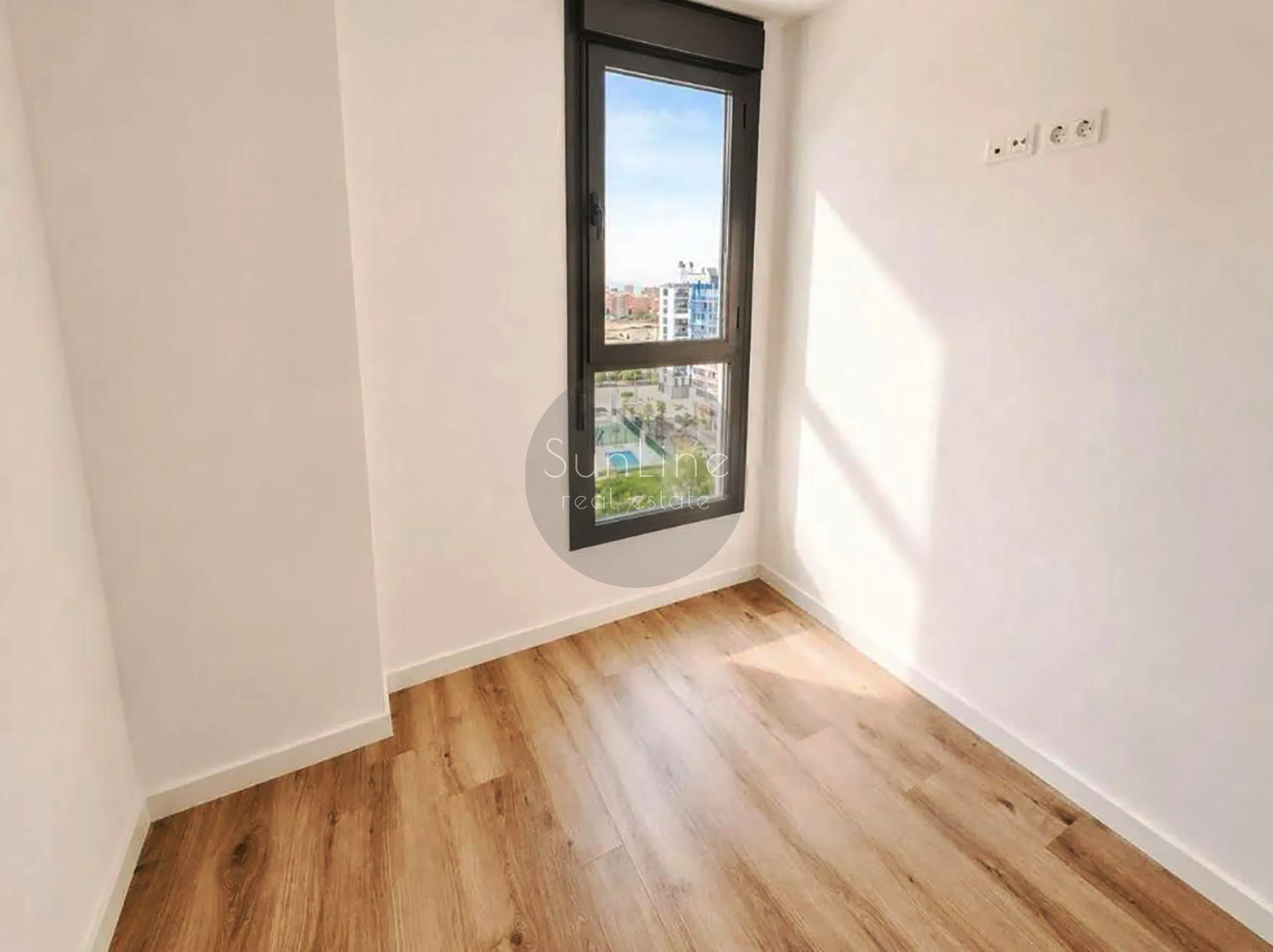 Rent of a modern 3-bedroom apartment with a balcony and view of the City of Arts and Sciences