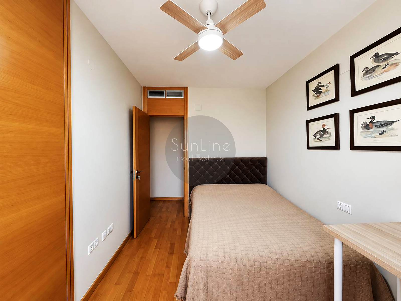 Spacious 3-bedroom apartment with garage and pool in Casas Verdes