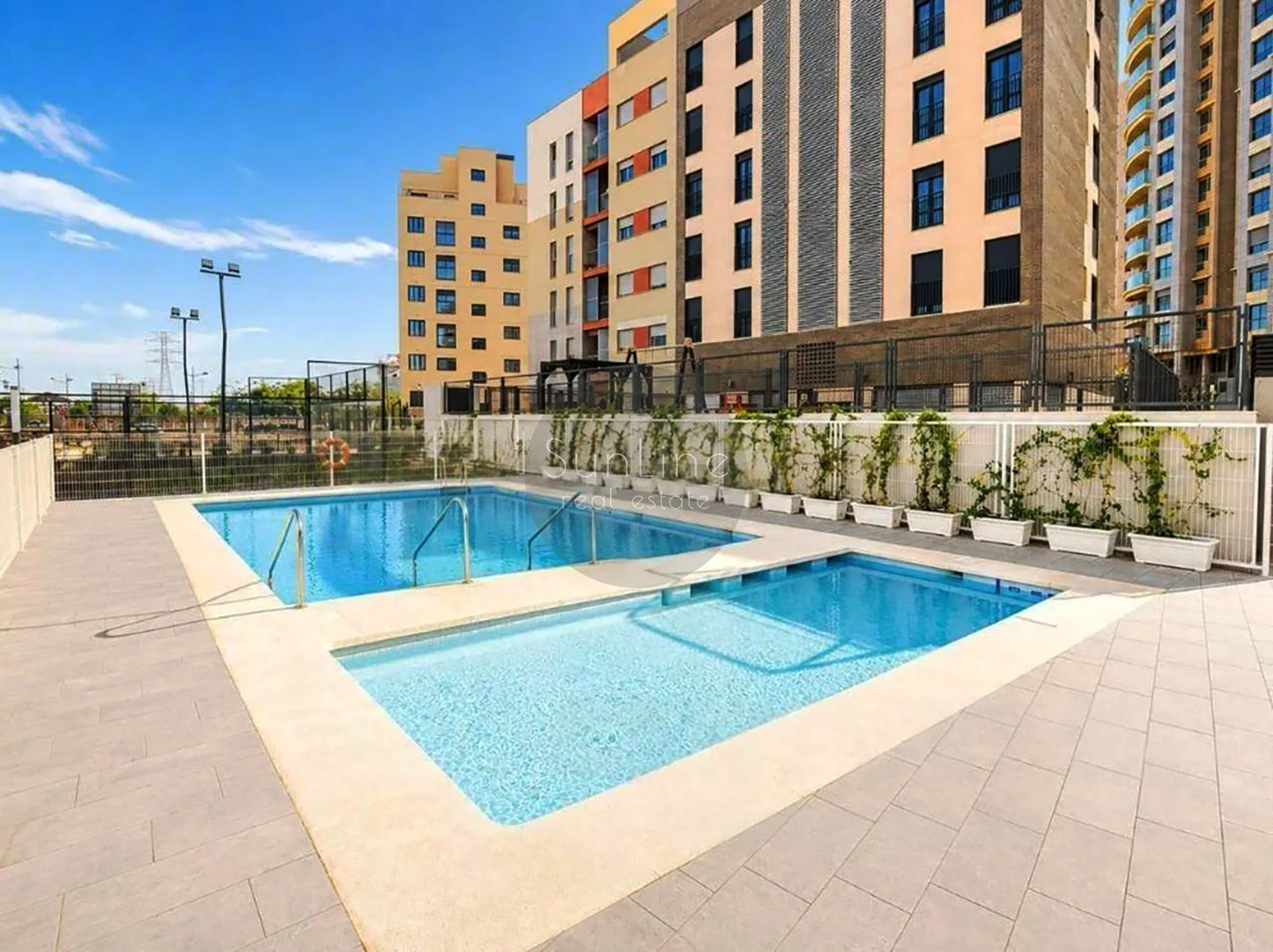 Rent of a modern 3-bedroom apartment with a balcony and view of the City of Arts and Sciences