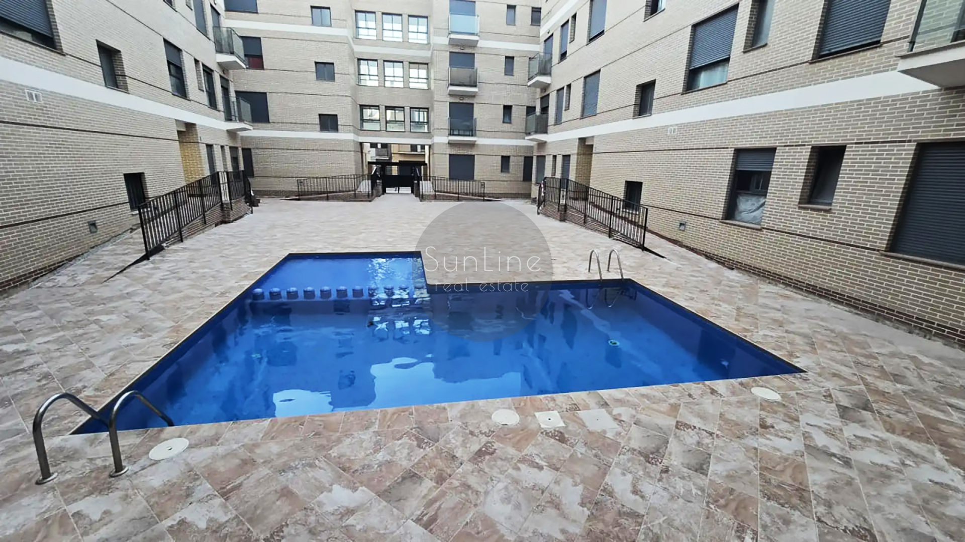 Apartment with 4 bedrooms, pool and 2 parking spaces in La Pobla de Vallbona