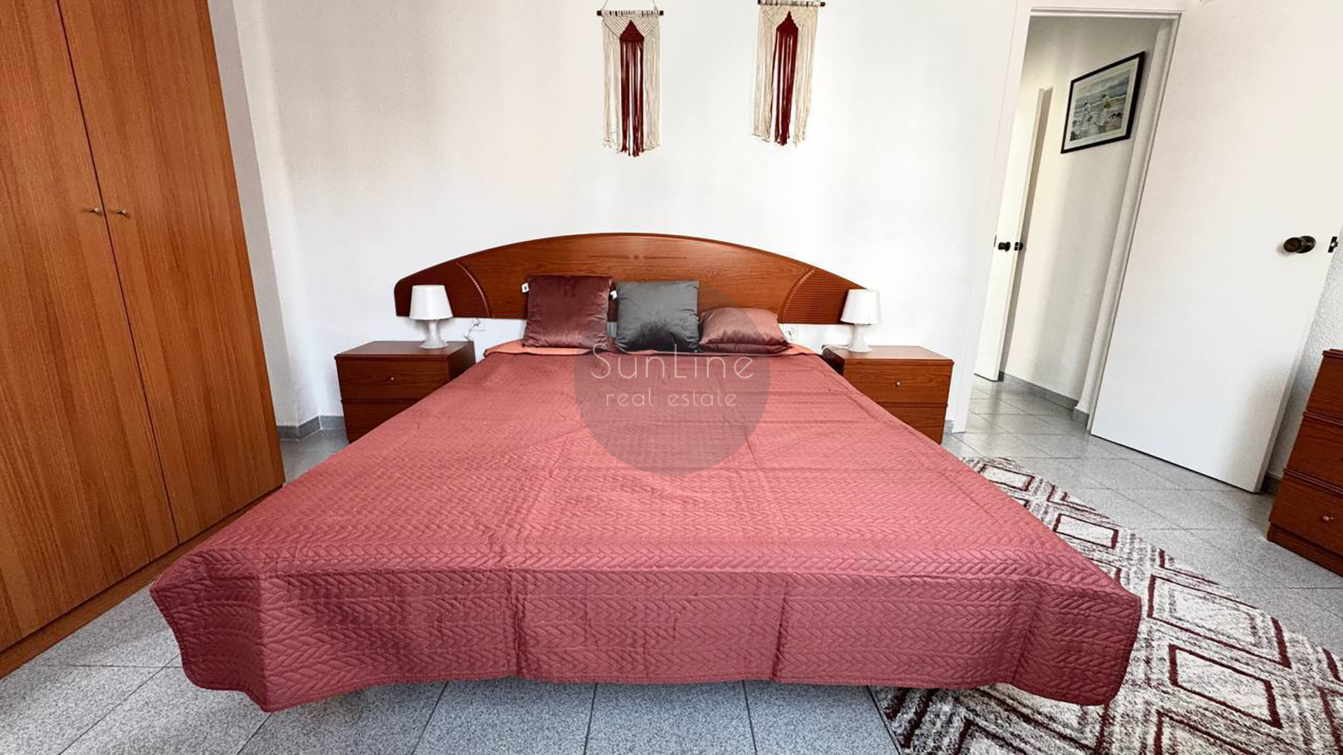 Rent of a furnished apartment with 3 bedrooms and storage room in Quatre Carreres