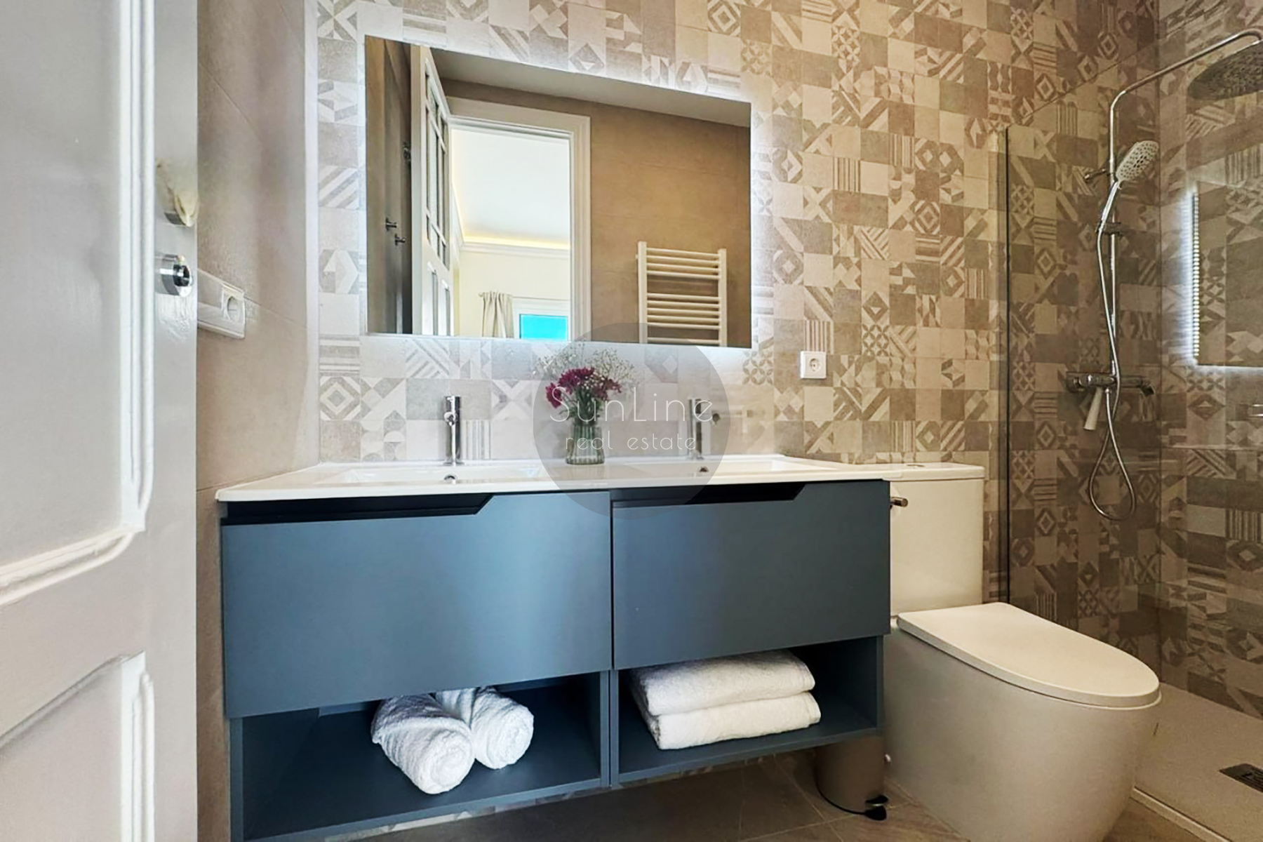 Modern apartment 91 m² with 3 bedrooms and 2 bathrooms in Russafa