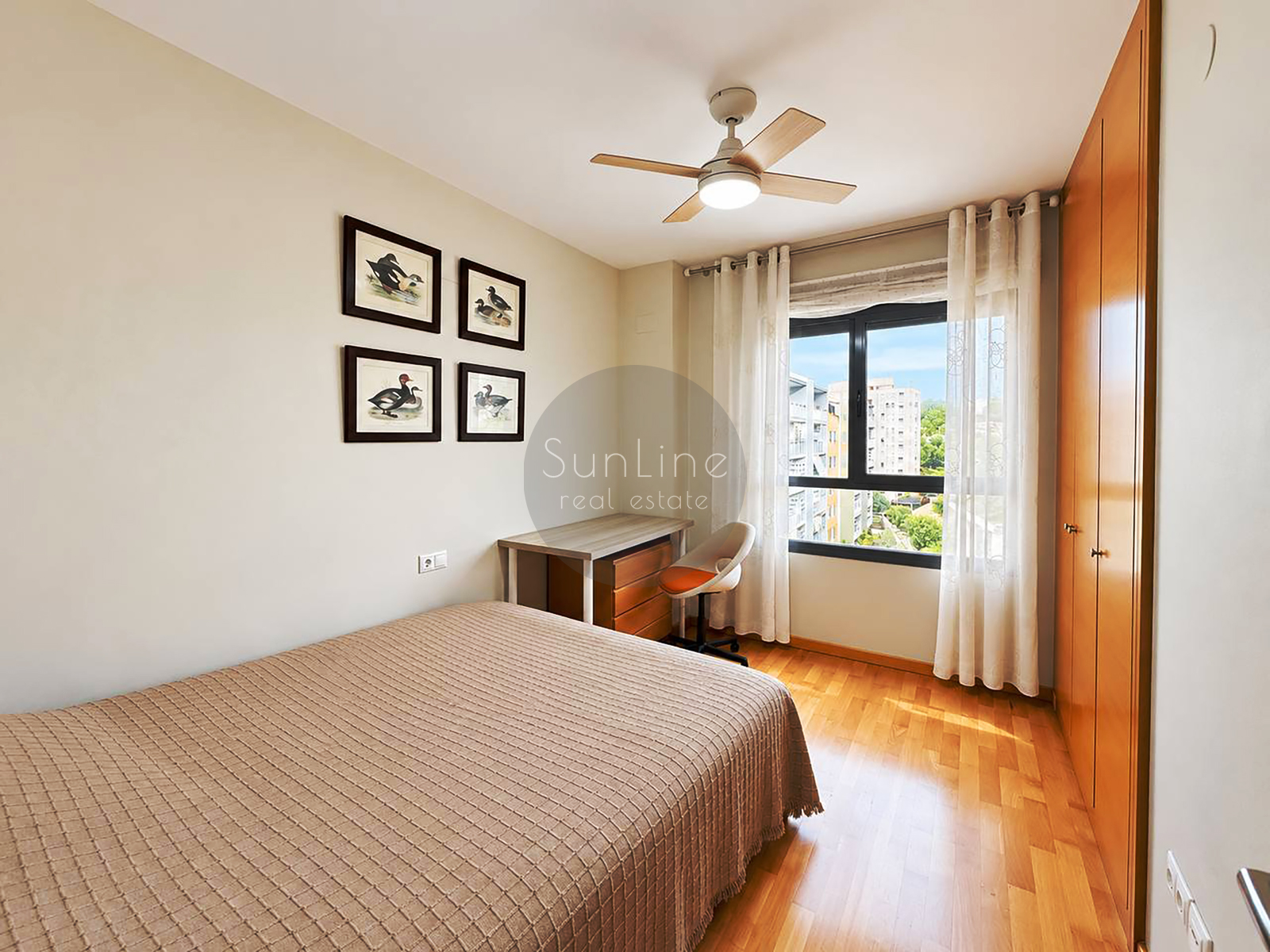 Spacious 3-bedroom apartment with garage and pool in Casas Verdes