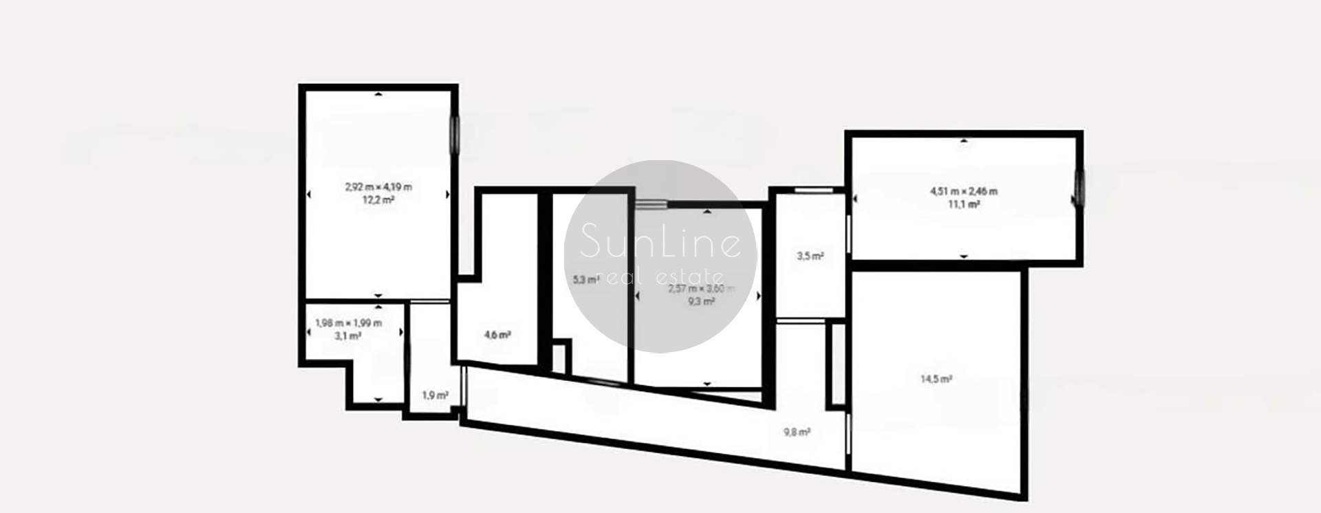 Bright 100 m² apartment with 4 bedrooms, balcony and elevator
