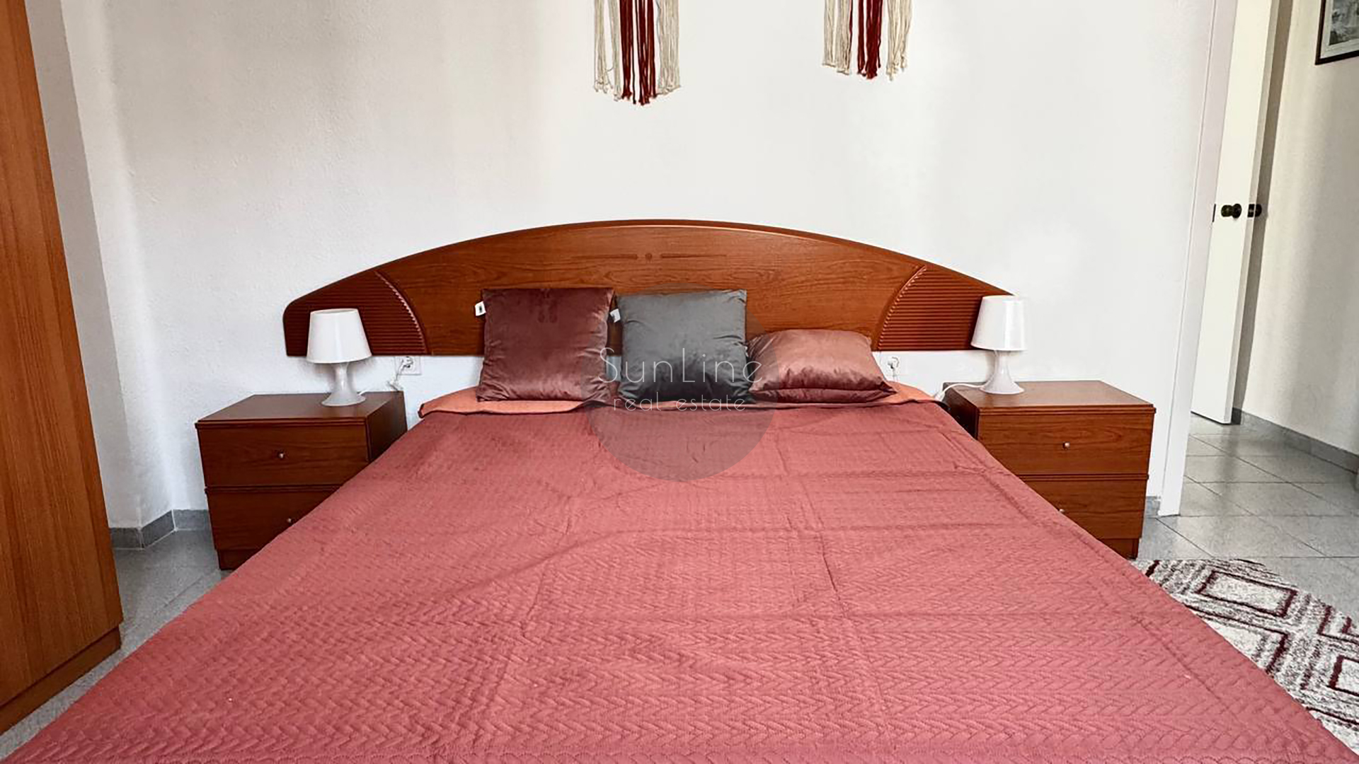 Rent of a furnished apartment with 3 bedrooms and storage room in Quatre Carreres
