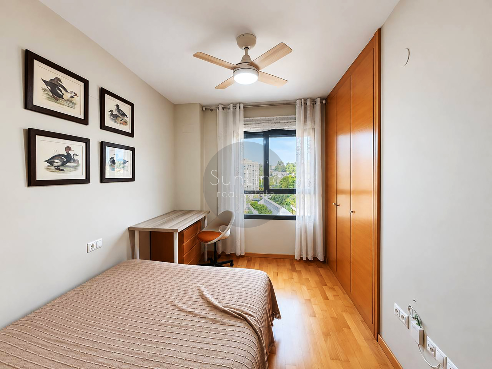 Spacious 3-bedroom apartment with garage and pool in Casas Verdes
