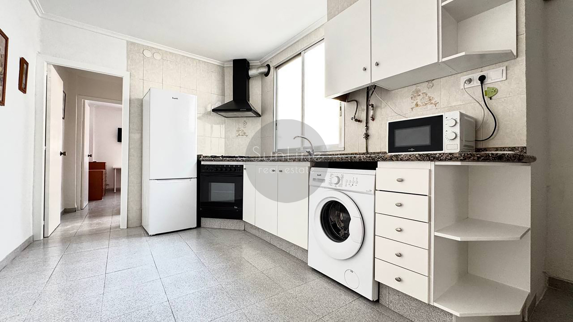 Rent of a furnished apartment with 3 bedrooms and storage room in Quatre Carreres