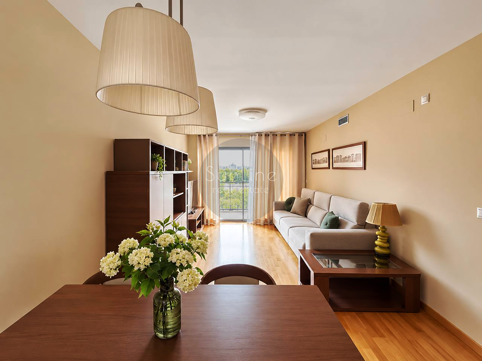 Spacious 3-bedroom apartment with garage and pool in Casas Verdes